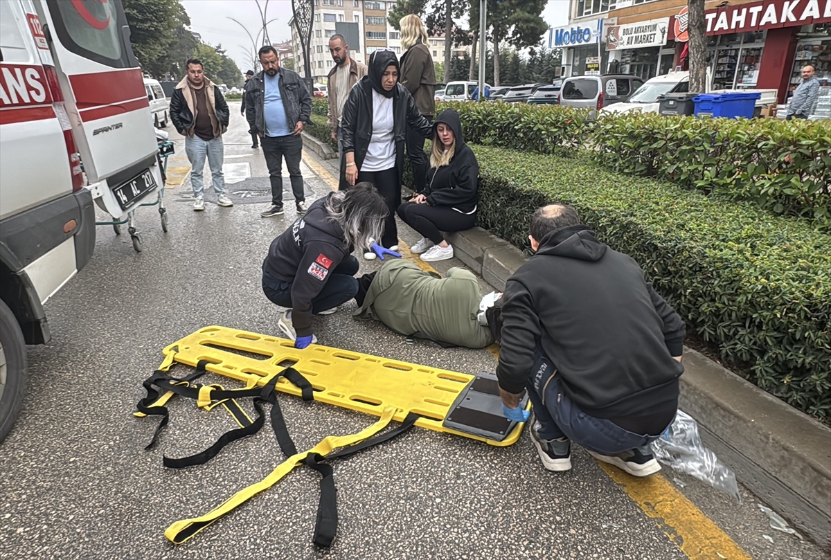Bolu'da otomobilin çarptığı yaya yaralandı