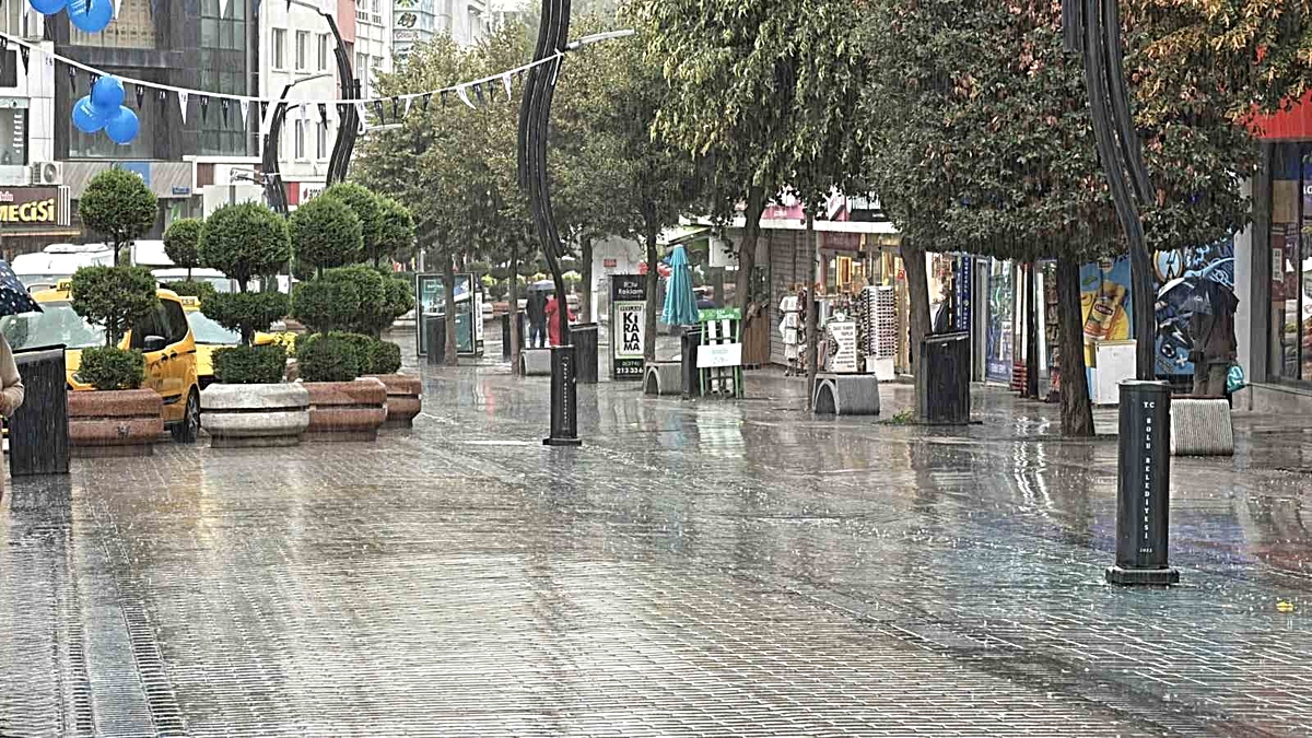 Bolu’da sağanak yağış hayatı olumsuz etkiliyor