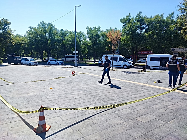 Boşandığı kadını öldürdü, yakalanacağını anlayınca intihar etti
