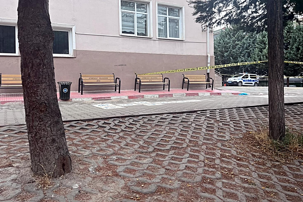 Boşanma aşamasındaki eşini bıçakla ağır yaraladı