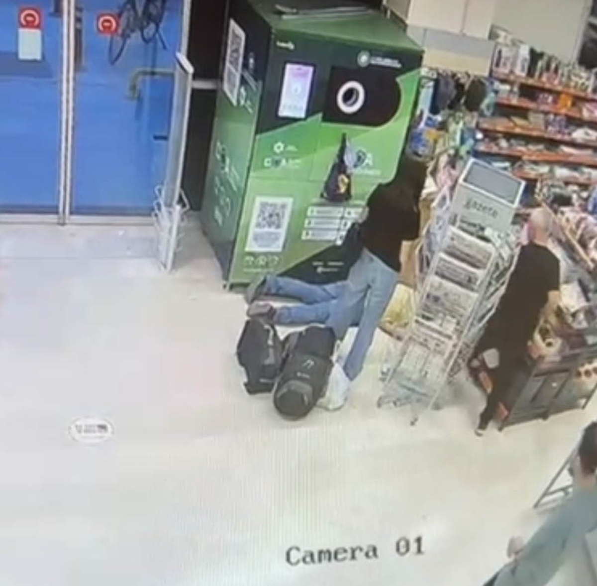 Bursa'da markette kahreden ölüm! Depozito iade makinesinin başında kalp krizi geçirdi