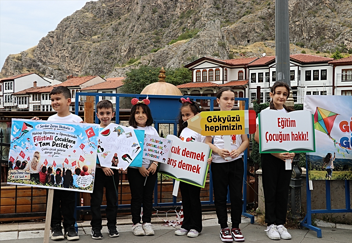 Çorum ve Amasya'da uçurtma ve balonlar Filistinli çocuklar için uçuruldu