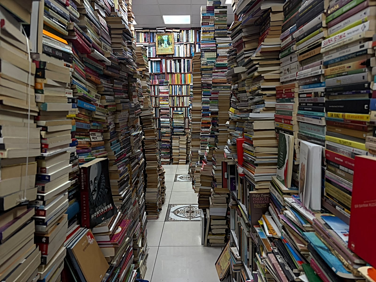 Dijital çağda sahaflık; 45 metrekarelik dükkandaki 35 bin kitap okuyucusunu bekliyor