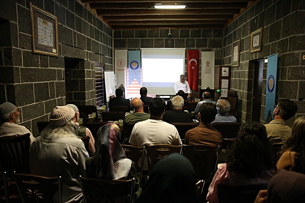 Diyarbakır'da 'Yıkımın İçinde Bilimi Sürdürmek' programı düzenlendi