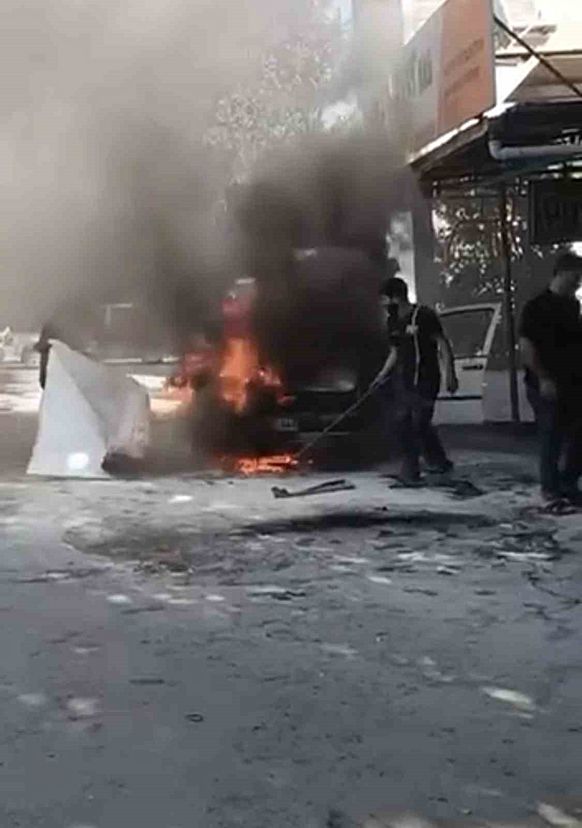 Elazığ’da otomobil alevlere teslim oldu