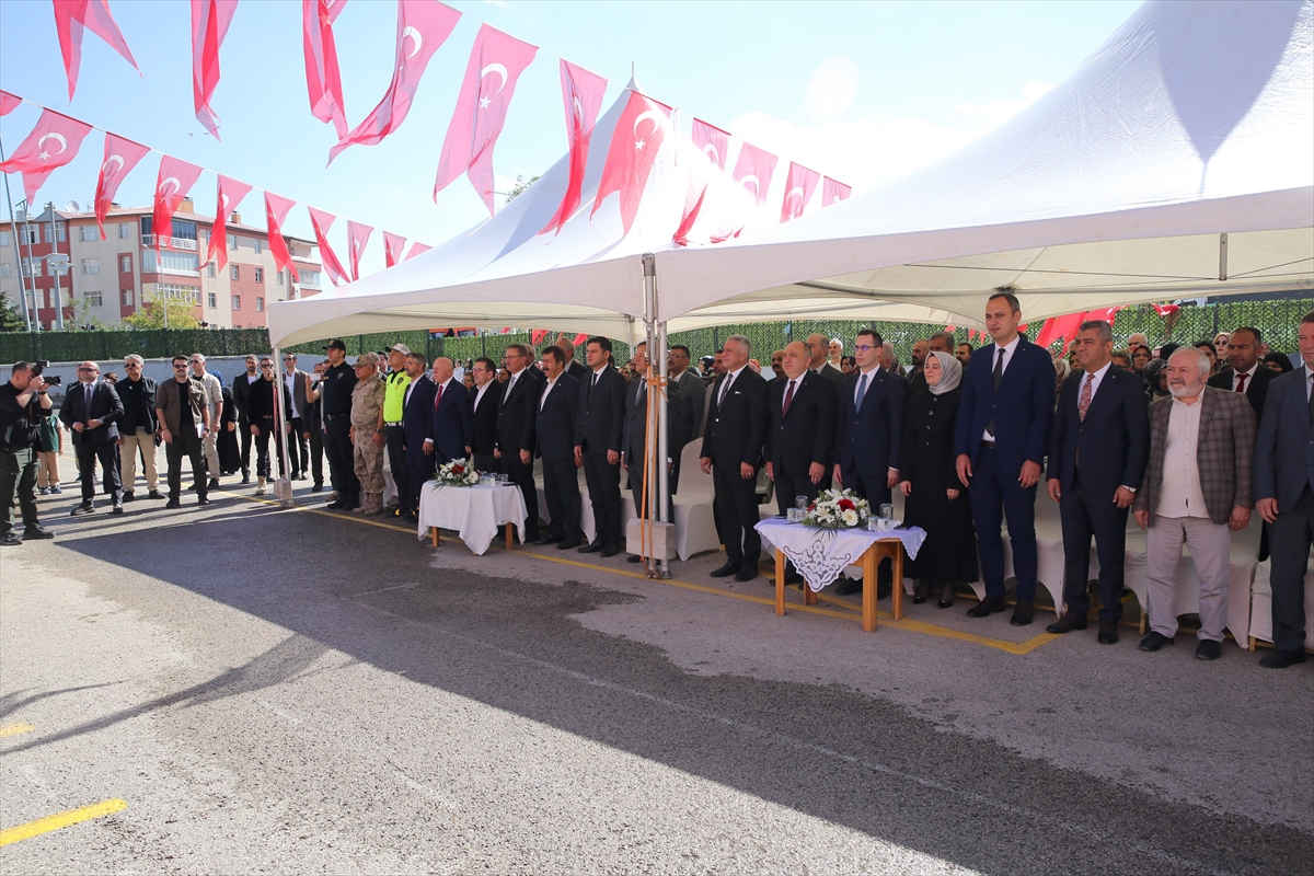 Erzurum'da minik öğrenciler İlköğretim Haftası'nda oyunlarıyla hünerlerini sergiledi
