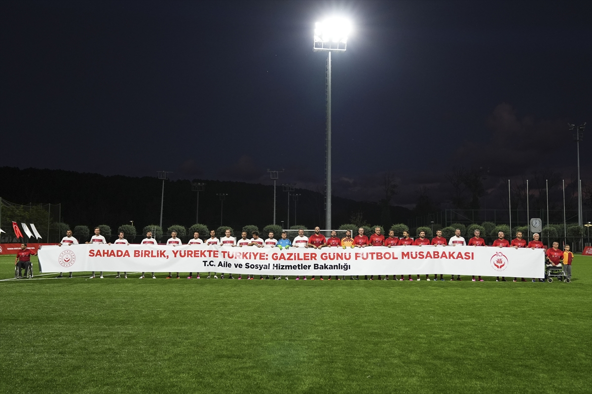 Gaziler Günü için Riva'da futbol maçı oynandı