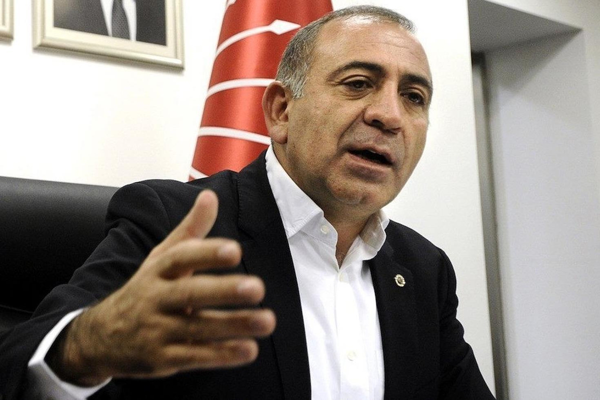 Gürsel Tekin'in CHP İstanbul İl Başkanlığı görevi sona erdi