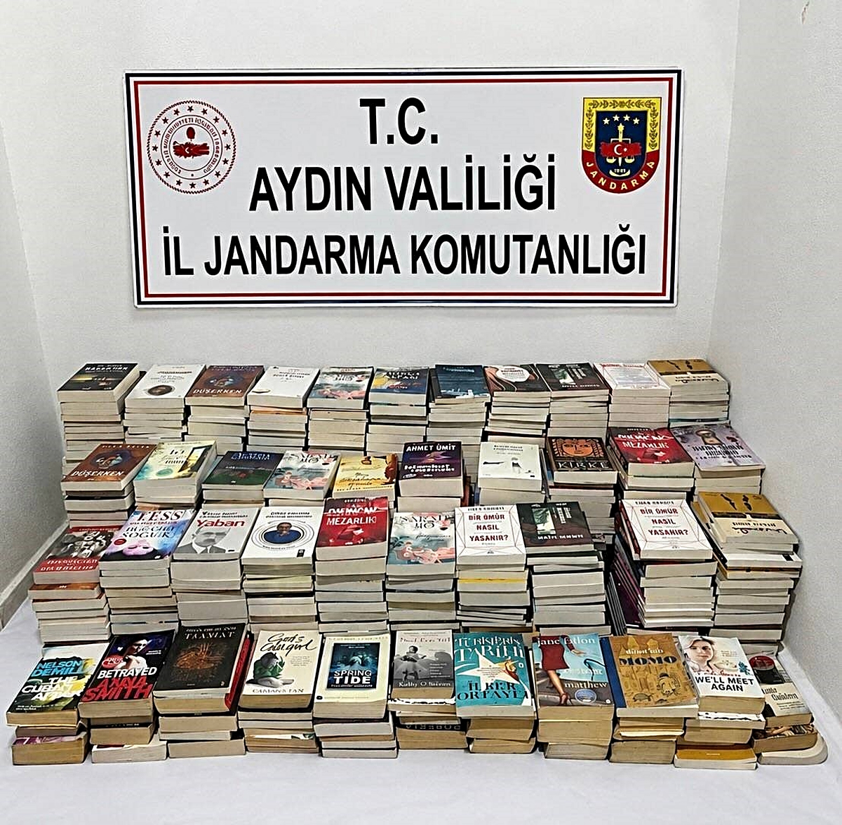 Güzelçamlı’da 658 adet bandrolsüz kitap ele geçirildi