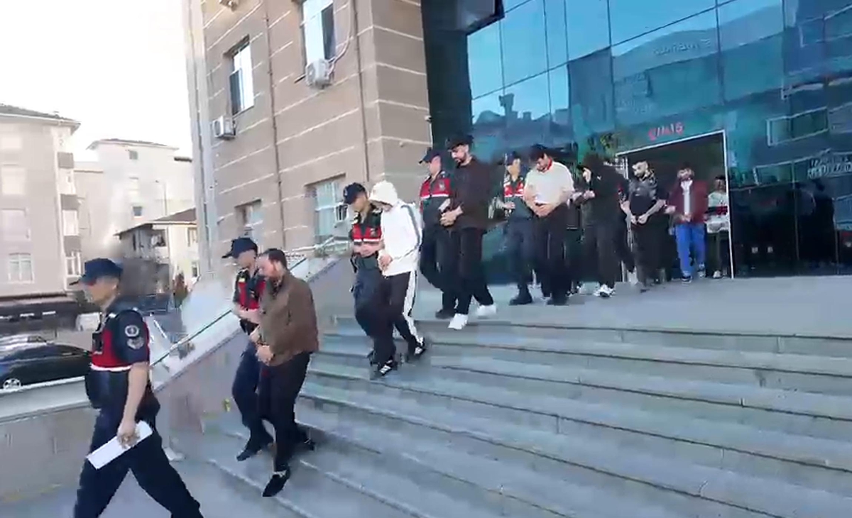 Hesaplarında 2,3 milyar liralık hareketlilik olan yasa dışı bahis şüphelilerine operasyon: 12 tutuklama