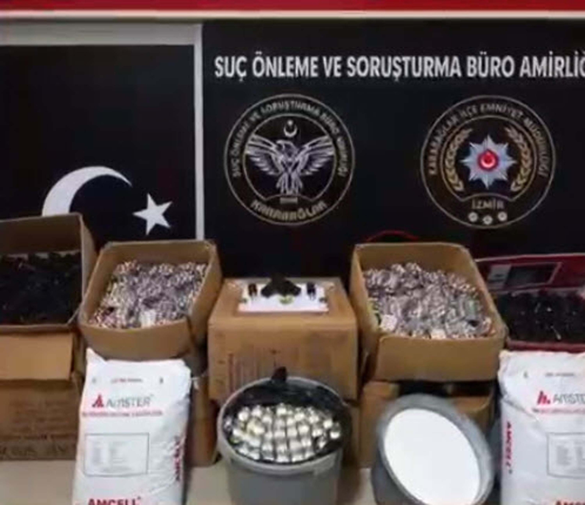 İzmir'de depoda 253 bin 926 sentetik hap ele geçirildi