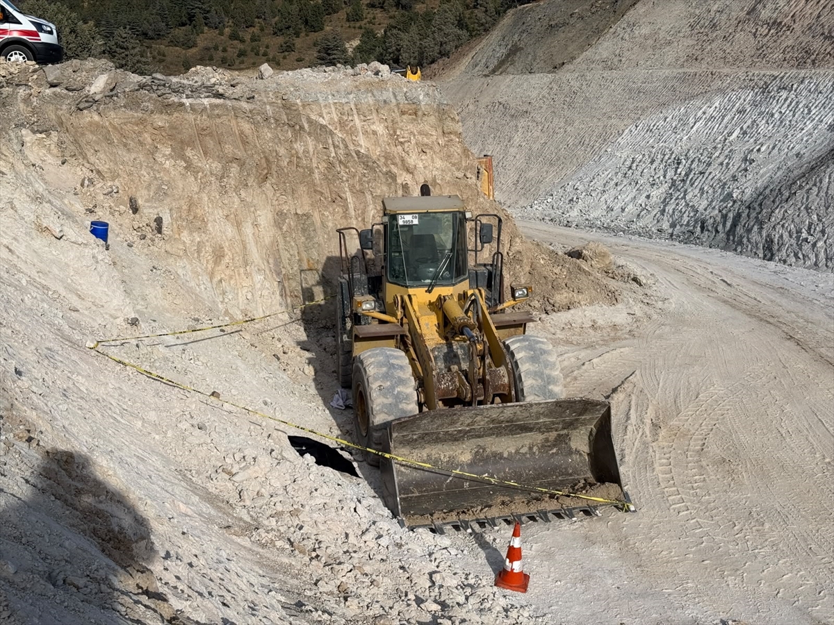 Kahramanmaraş'ta iş makinesinin çarptığı genç öldü