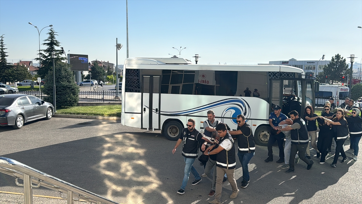 Karaman'da 'Sokaklar Güvende' operasyonunda 10 zanlı tutuklandı