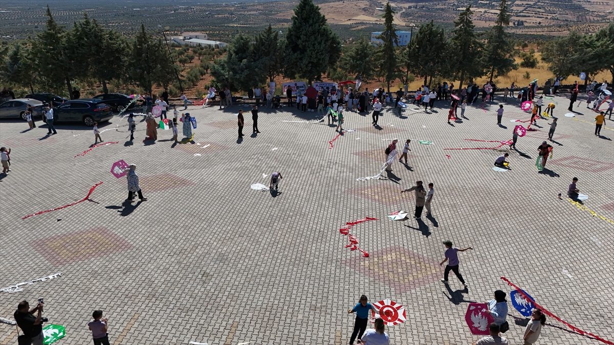 Kilis'te uçurtmalar Gazzeli çocuklar için gökyüzüne bırakıldı