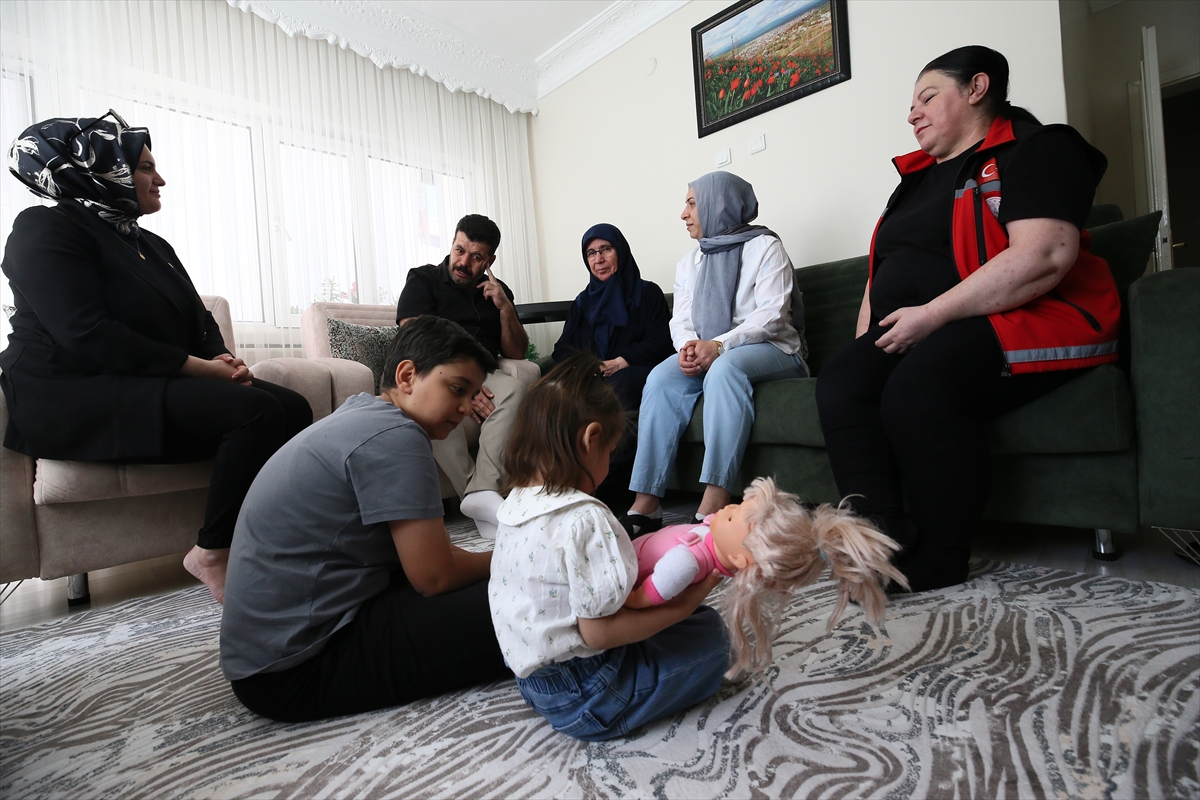 Koruyucu aile oldular, yuvalarına 'Bahar' geldi