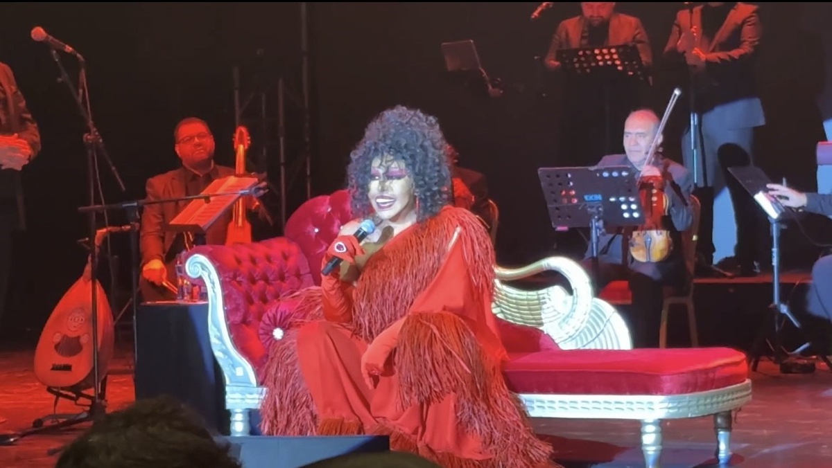 Kuşadası’nda yuhalanmıştı, olaylı konserin ardından Bursa’da sahne aldı