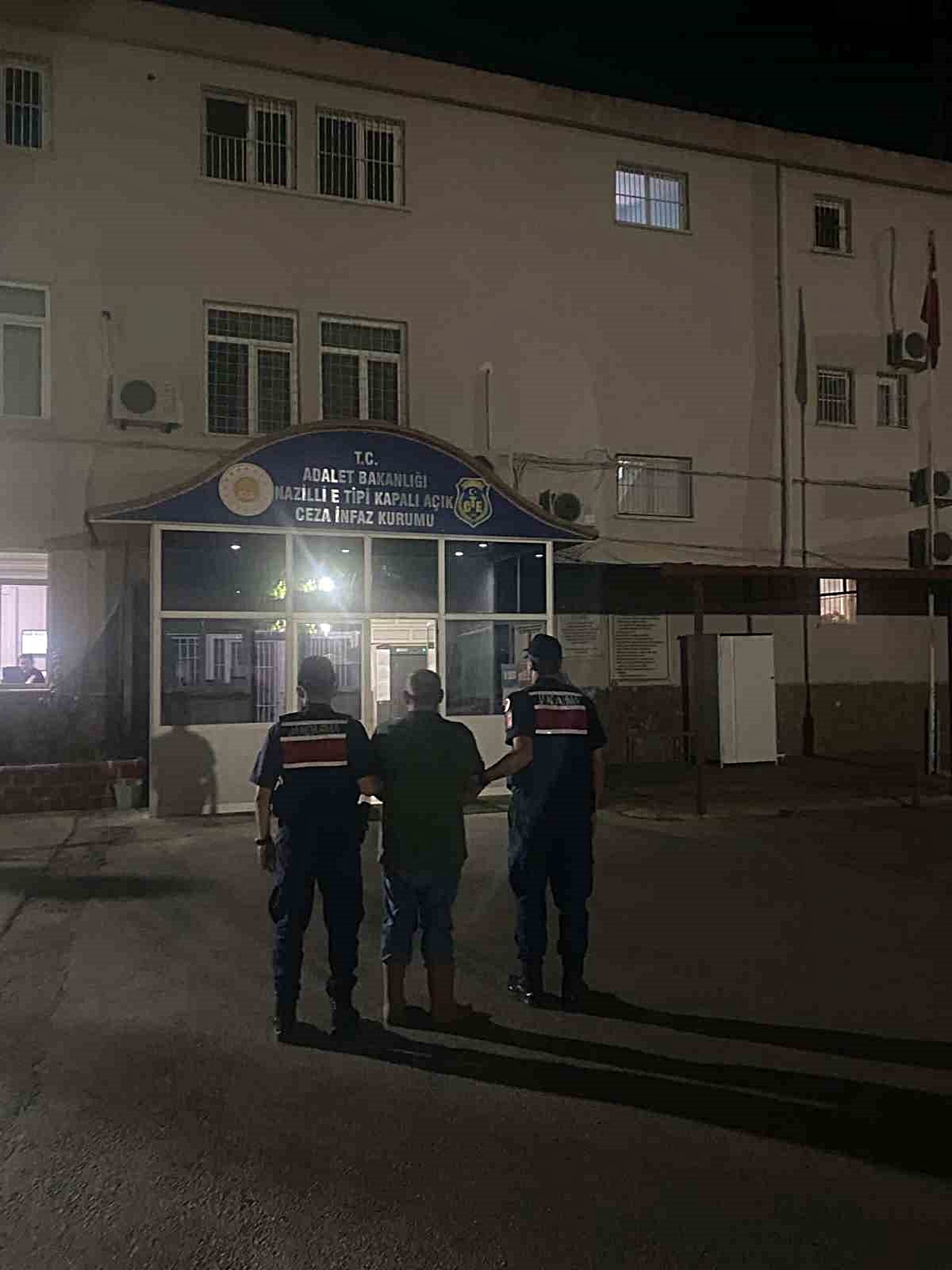 Kuyucak’ta ormanlık alanda kenevir yetiştiren şüpheli suçüstü yakalandı
