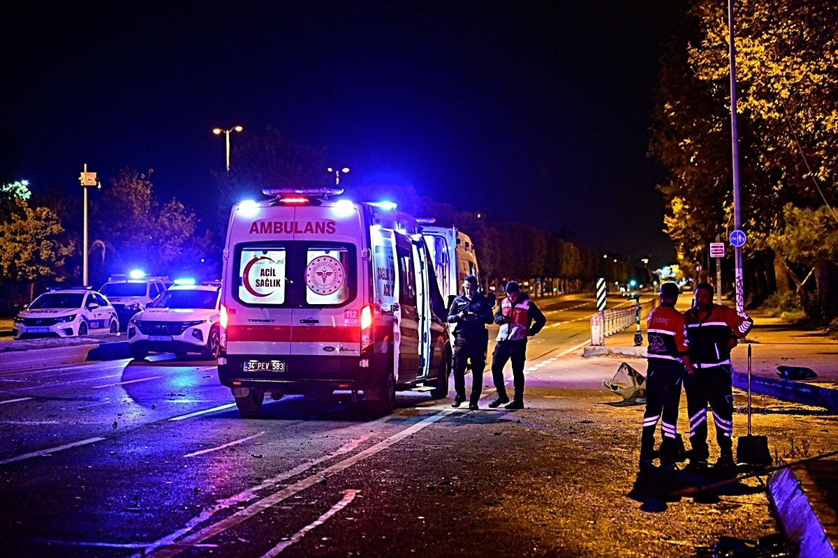Maltepe'de iki otomobilin çarpışması sonucu 2'si ağır 9 kişi yaralandı