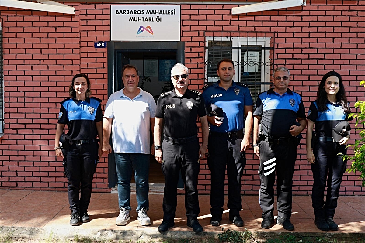 Mersin İl Emniyet Müdürü Fahri Aktaş esnaf ve vatandaşlarla görüştü