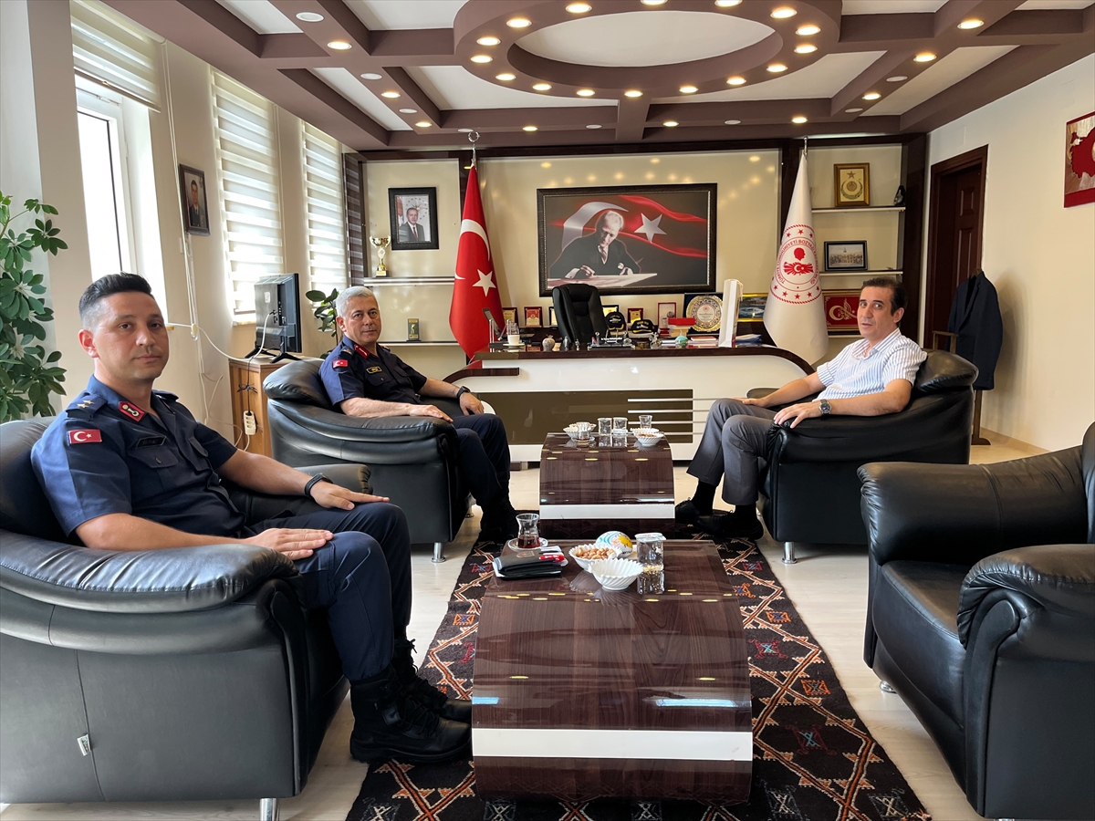 Mersin İl Jandarma Komutanı Tuğgeneral Güçlü'den Bozyazı Kaymakamı Topsakaloğlu'na ziyaret