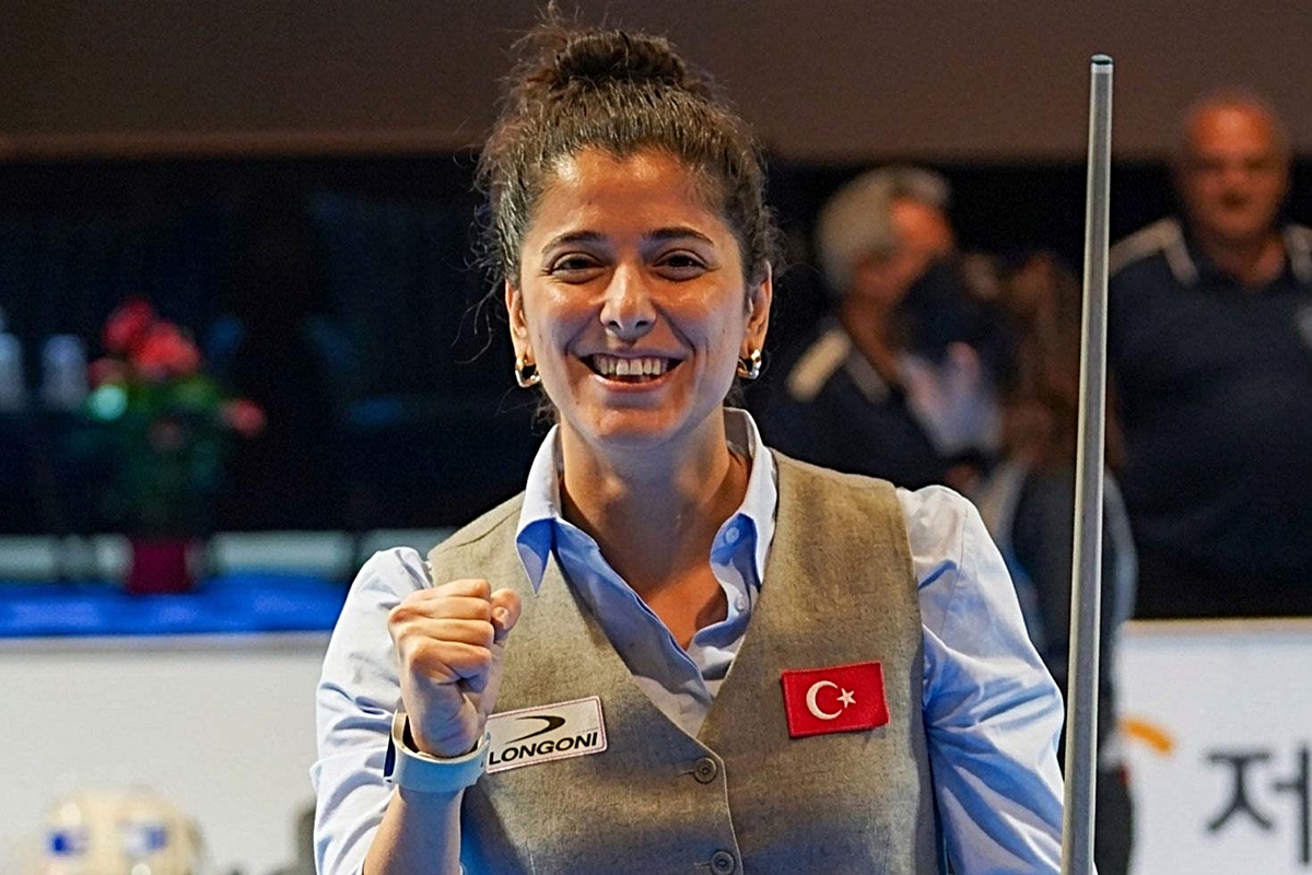 Milli bilardocu Güzin Müjde Karakaşlı, dünya şampiyonu