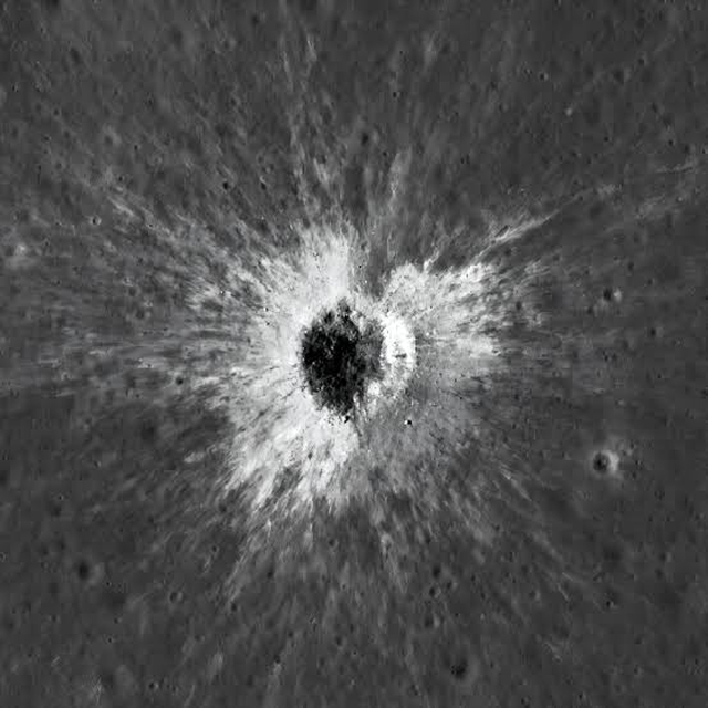 NASA, Ay Yüzeyinde 222 Metrelik Yeni Krater Keşfetti