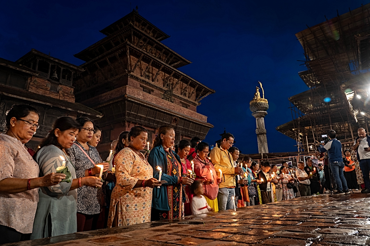 Nepal'deki heyelanda hayatını kaybedenlerin sayısı 1.403'e yükseldi, 6.150 kişi kayıp