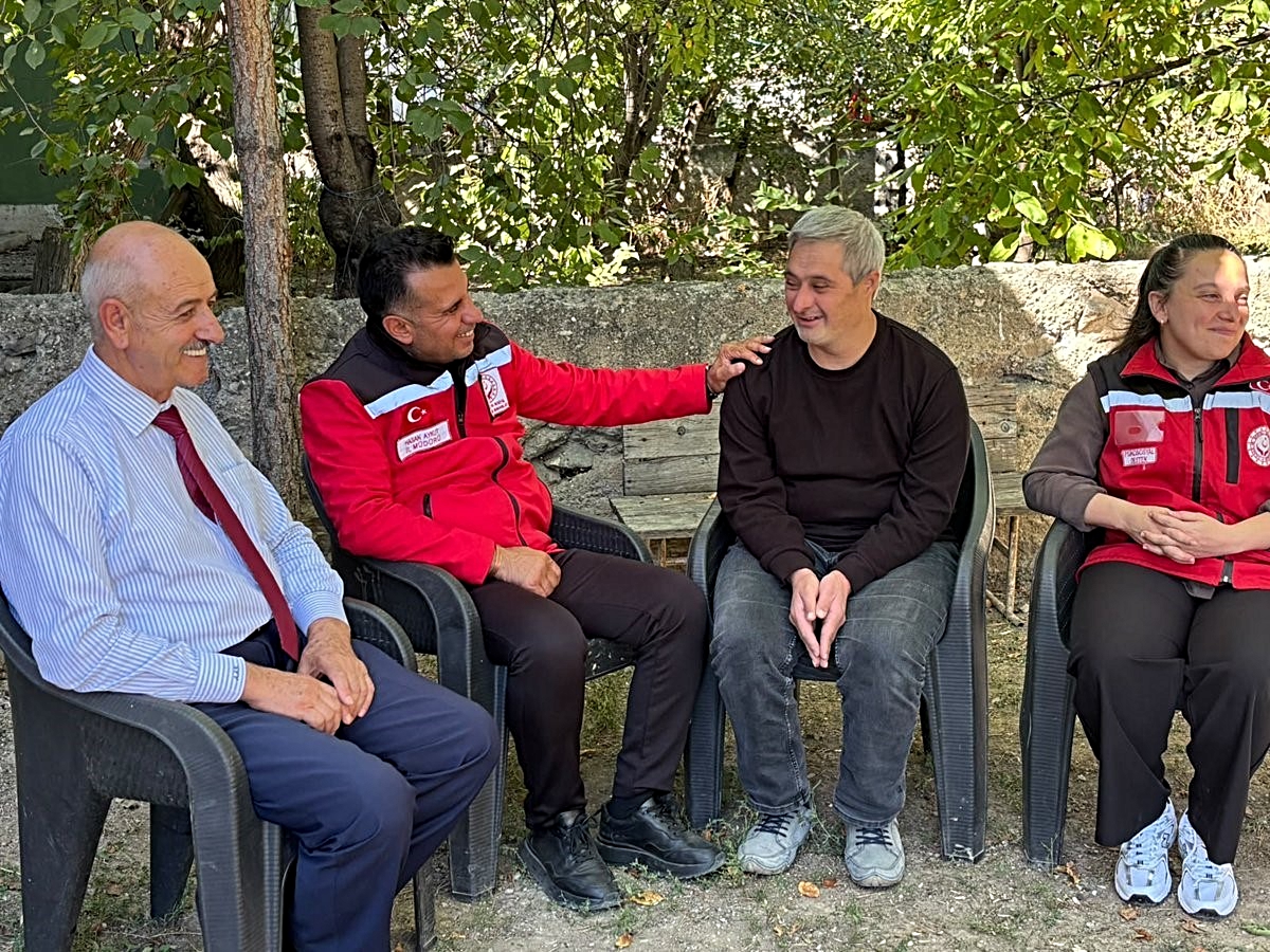 Okul bahçe görevlileri görev başında