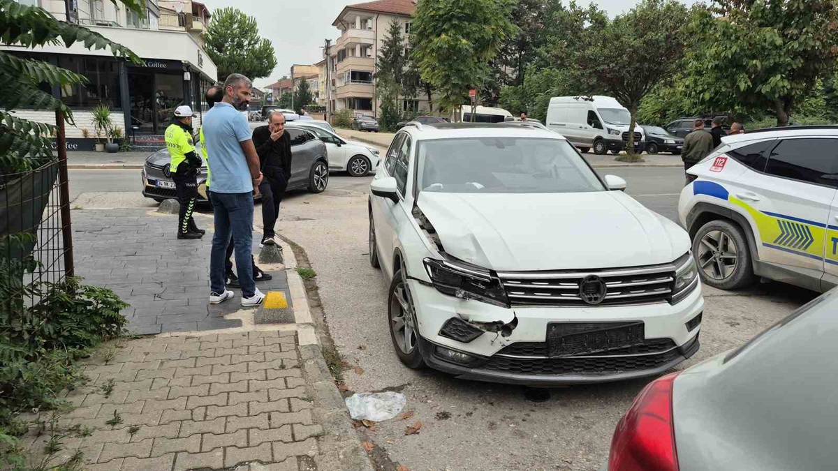Otomobiller çarpıştı: 1 yaralı