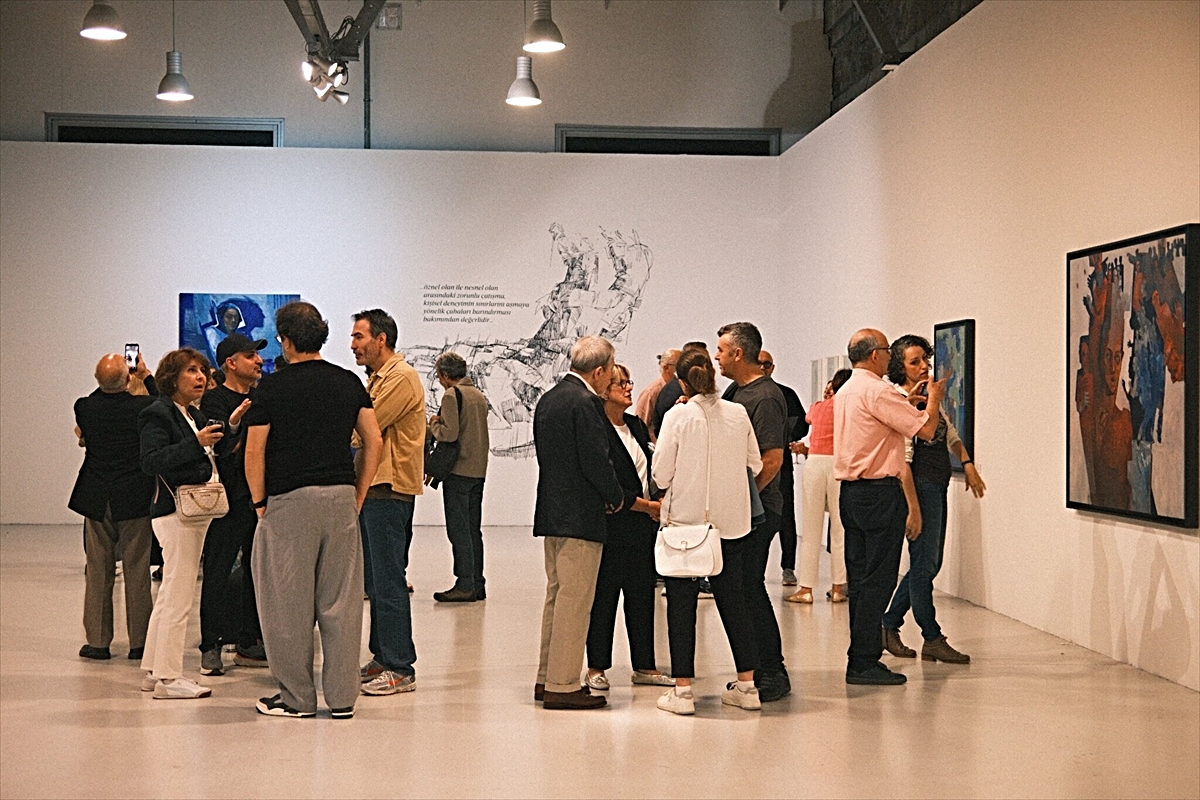 Özgür Eryılmaz'ın 'Eş Zaman İnsan' sergisi CerModern'de açıldı
