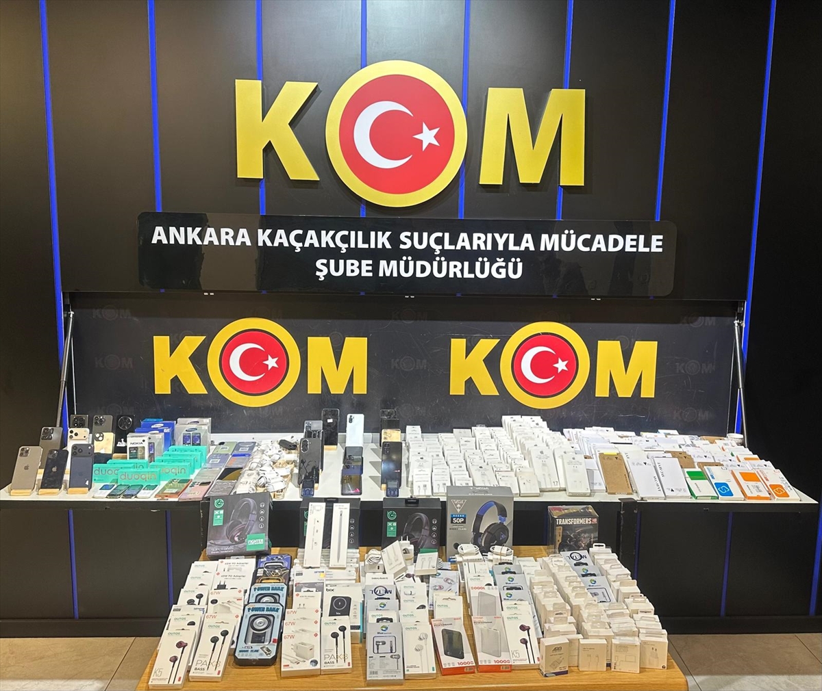 Polatlı'da kaçak cep telefonu ve aksesuar operasyonunda 4 şüpheli yakalandı