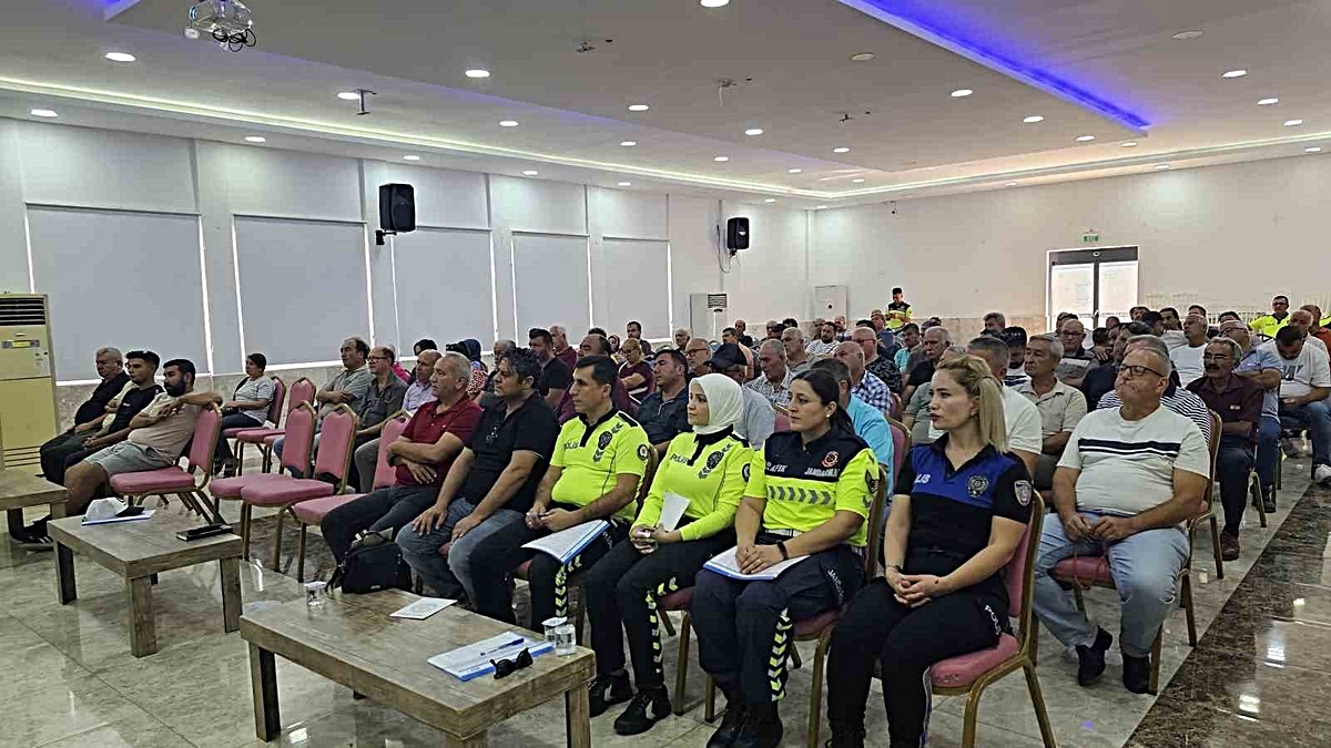 Silifke’de okul servis sürücülerine trafik eğitimi