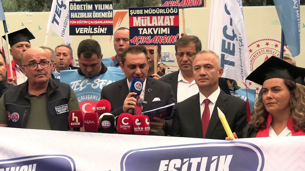TEÇ-SEN üyeleri MEB önünden seslendi: 'MEB’de görev yapan eğitim çalışanlarının statüsü güçlendirilmelidir'