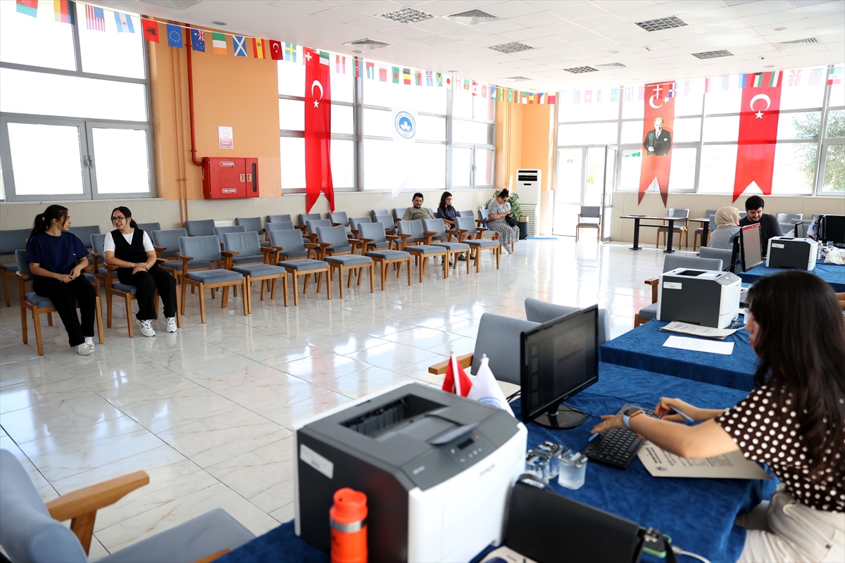 Temizledikleri dersliklerde öğrenci oldular! Kırklareli'nde 2 destek personeli yazılım mühendisliğini kazandı