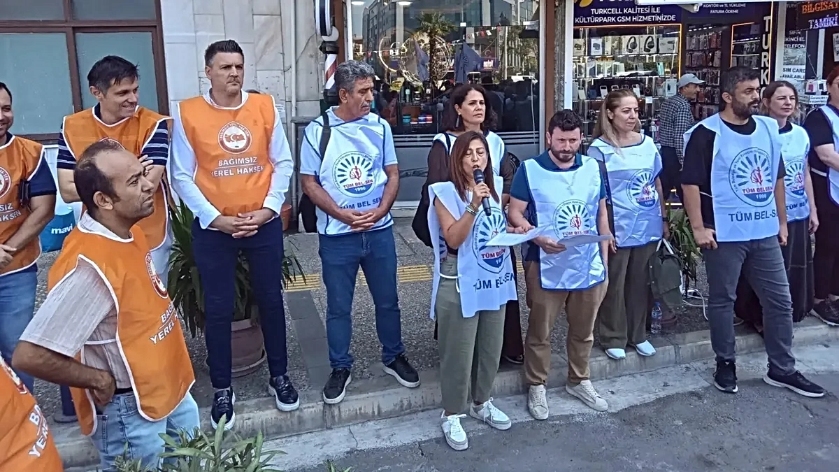 Tüm Bel-Sen İzmir 2 No'lu Şubesi'nden Konak Belediyesi önünde TİS açıklaması