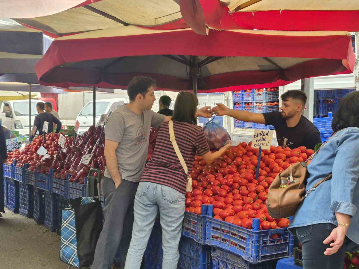 Yaş sebze ve meyvede fahiş fiyata yönelik operasyon vatandaşı ve pazarcıyı sevindirdi