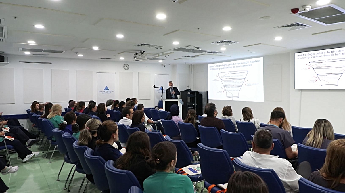 Yeditepe Üniversitesi Koşuyolu Hastanesi’nde ‘Yaşam Boyu Güvenli Bakım’ programı düzenlendi