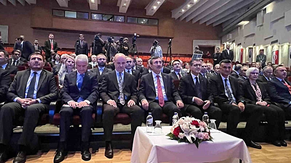 YÖK Başkanı Özvar: 'Yükseköğretim sistemimizin sorumluluğu gençlerimize nitelikli bir eğitim imkanı sunmaktır'