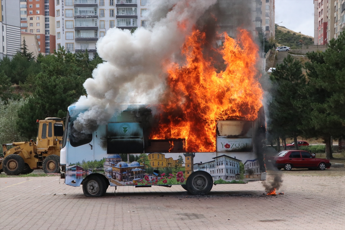 Yozgat'ta trafik kazası ve araç yangını tatbikatı yapıldı