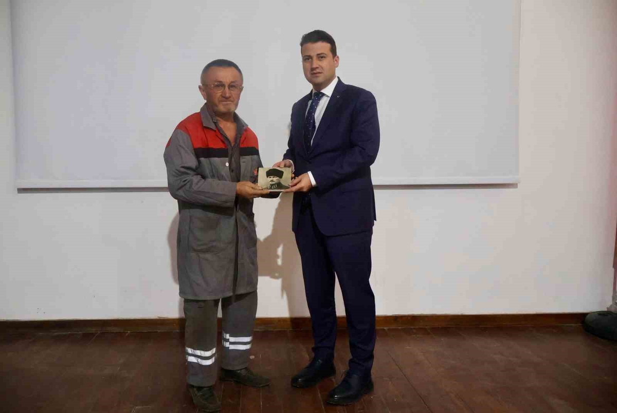 56 yıllık tamirci Çivril’de Yılın Ahisi seçildi