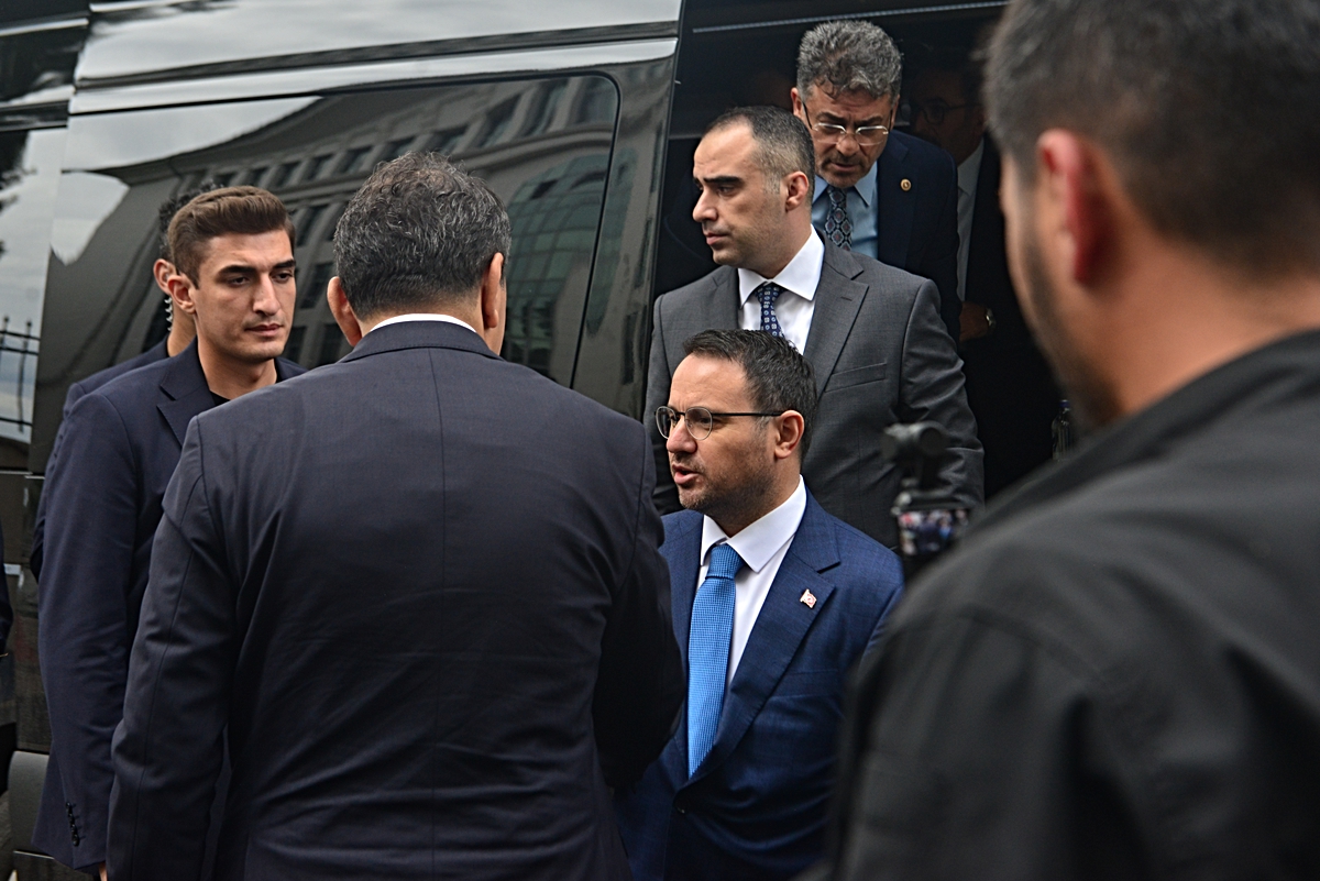 Adalet Bakanı Gürlek, Adana Adalet Sarayı’nda hakim ve savcılarla buluştu