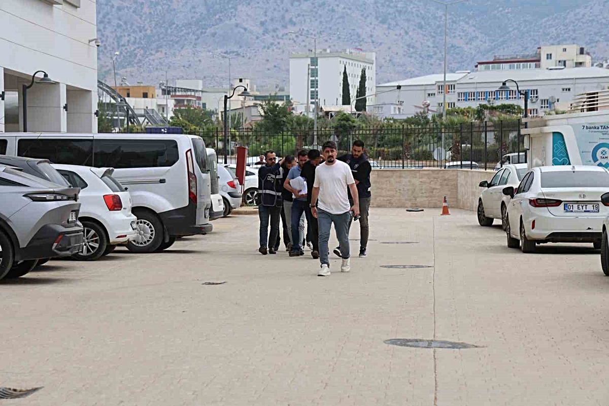 Adana Kozan'da silahla yaralama ve tehdit olaylarında 3 şüpheliden 2'si tutuklandı