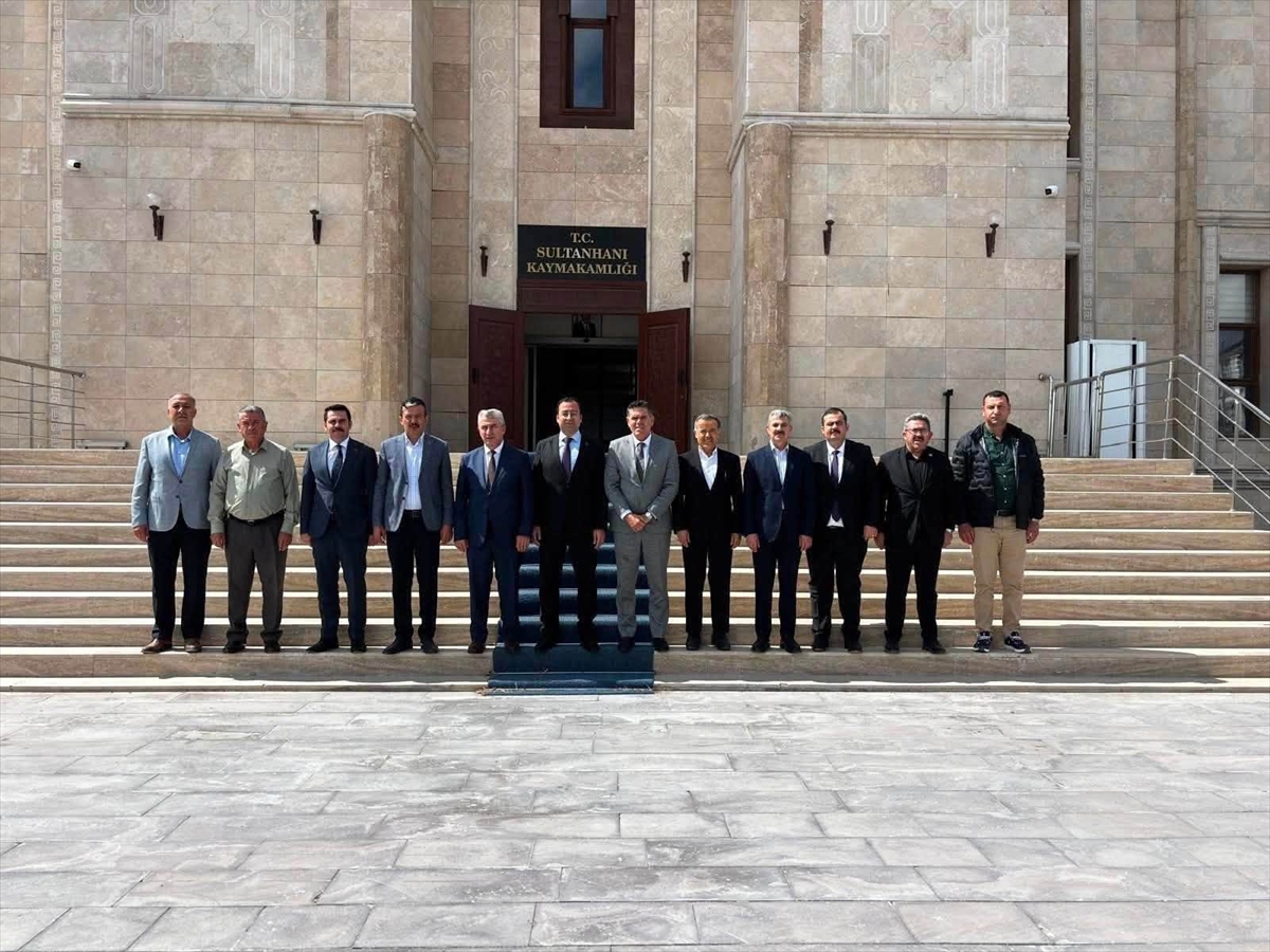 AK Parti milletvekilleri Sultanhanı Kaymakamı Tarık Yerlikaya'yı ziyaret etti
