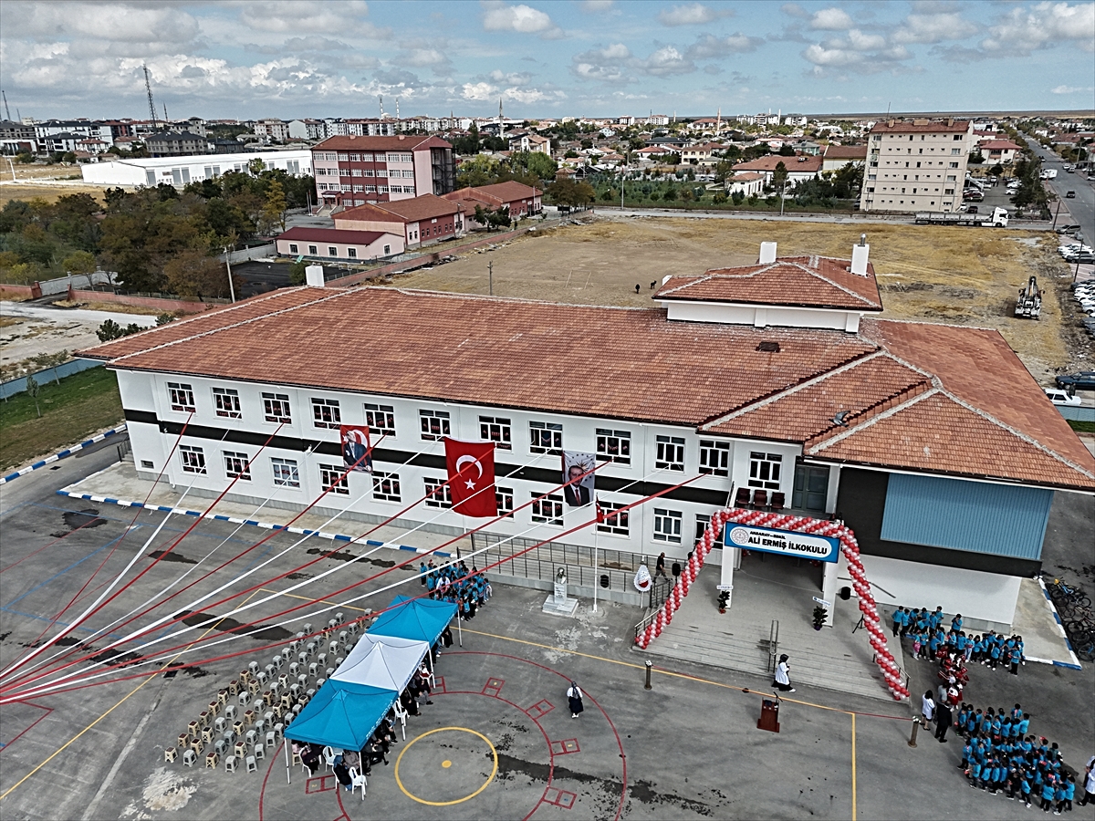 Aksaray Valisi Duru, hayırsever iş insanının yaptırdığı okulun açılışını gerçekleştirdi