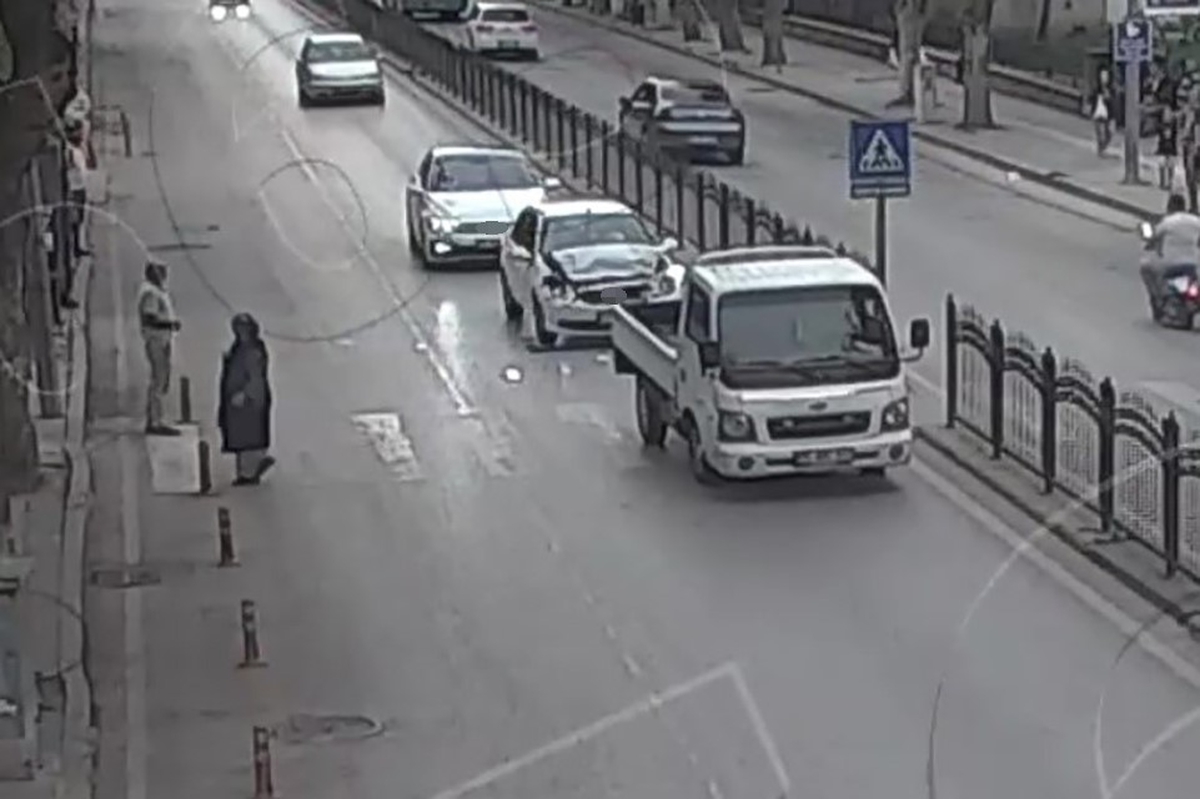 Amasya'da duran kamyonete çarpan otomobildeki kadın yolcu hafif yaralandı
