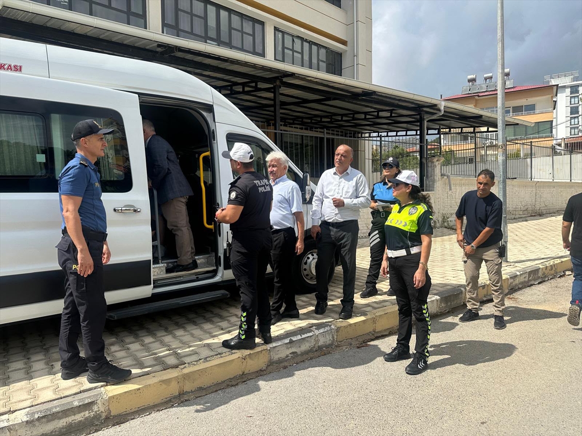 Anamur'da okul servis araçları denetlendi