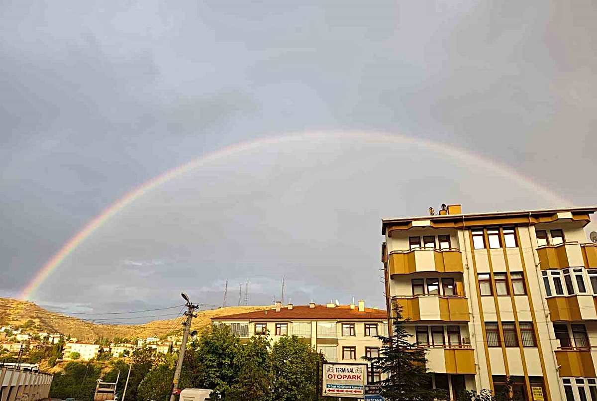 Beypazarı semaları gökkuşağı ile renklendi