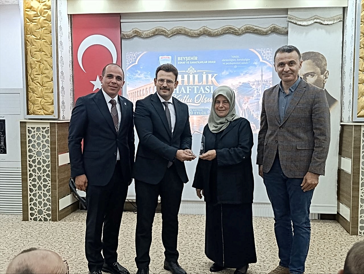 Beyşehir'de yılın ahileri ödüllendirildi