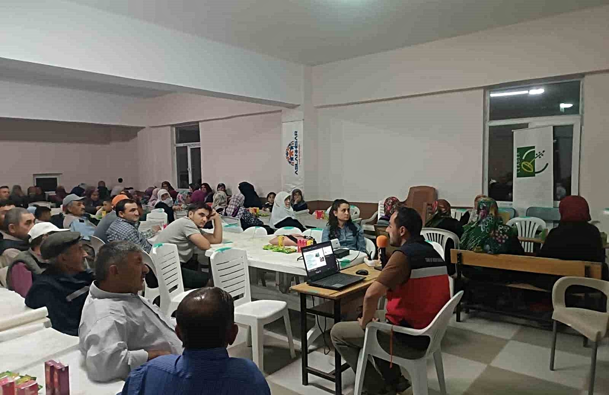 Çavdarhisar’da yetiştiricilere 'Sağım Hijyeni' eğitimi