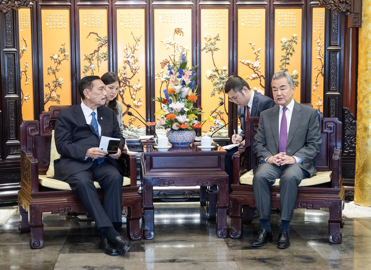 Çin Dışişleri Bakanı, Beijing'de Endonezya Ulusal Ekonomi Konseyi Başkanı ile görüştü
